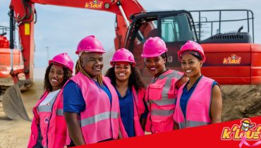 Ce mois-ci, K’LOUÉ célèbre toutes les femmes : celles qui construisent, dirigent, élèvent, soignent, rêvent.